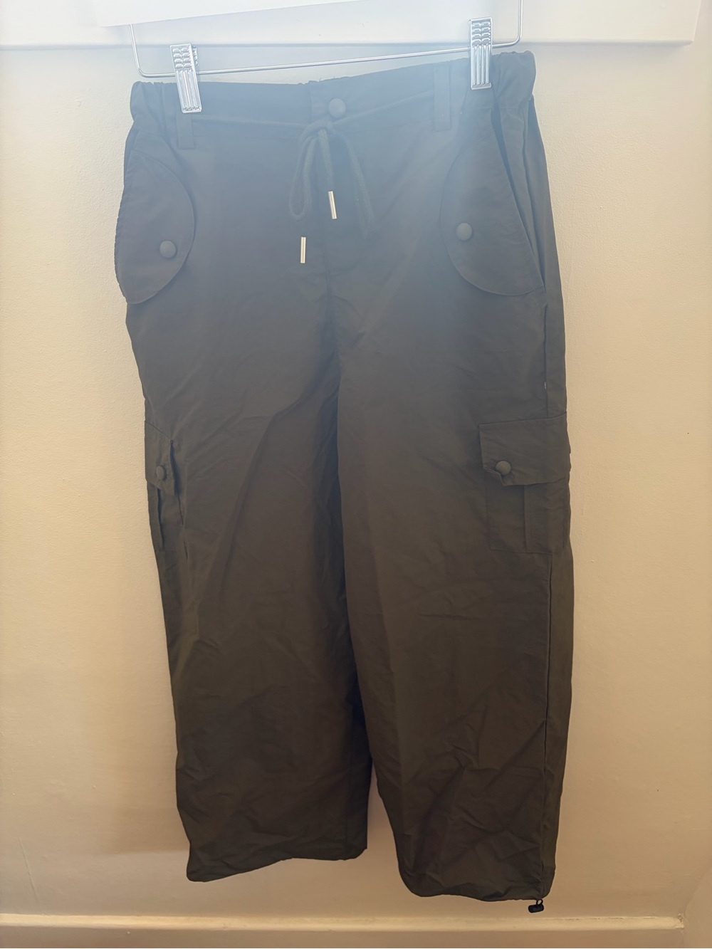 Green nylon cargo pants with adjustable waist and drawstring, size 170 #cargo